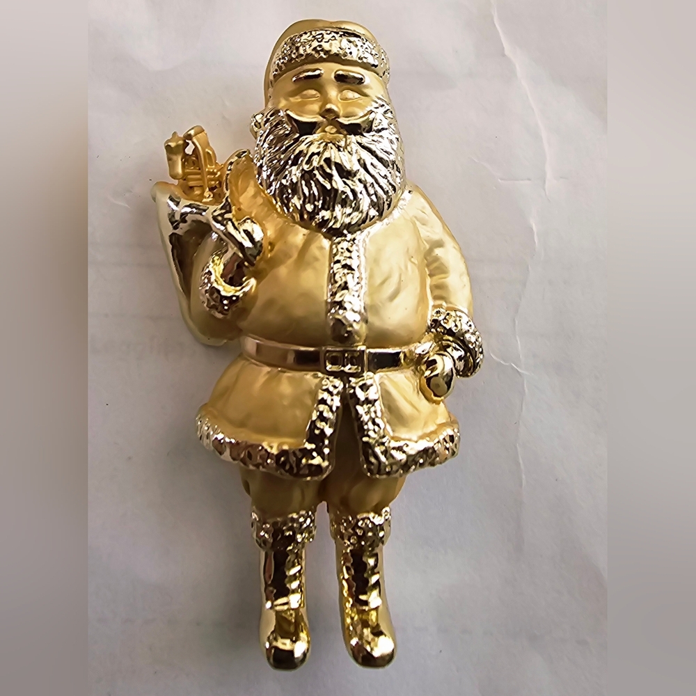 Vintafe AJC Gold Santa Claus Holiday Brooch Pristine Condition